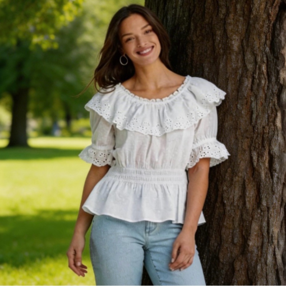 Universal Thread White Ruffle Short Sleeve Eyelet Peplum Blouse  
Size XS